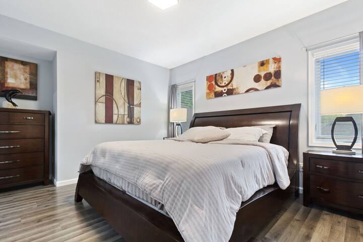 Jenkins Retreat – 5BR w/private hot tub & theater gallery image 2