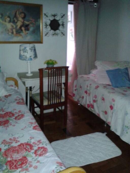 Quarto com 2 camas de casal