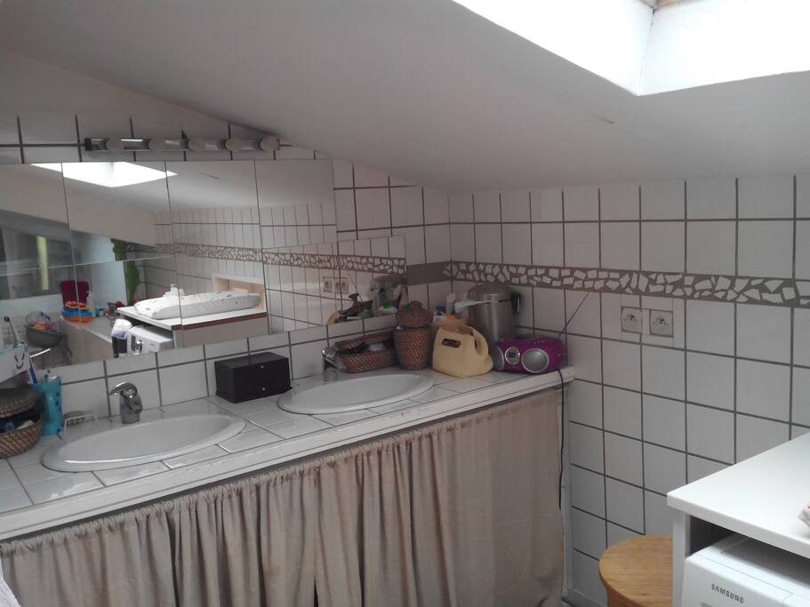 salle de bain: 2 vasques, douche + baignoire
