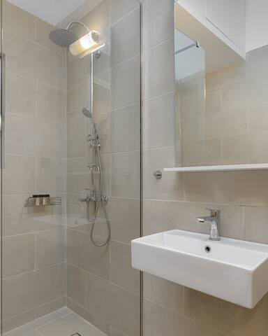 THIRAMENOUS RESIDENCE-ATHENA SUITE with Hot Tub gallery image 5