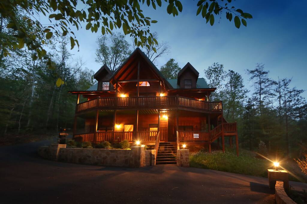 Smoky Mountain Getaway-Exterior