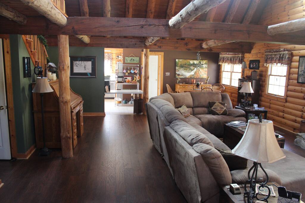 Great Room upon entrance, looking towards kitchen