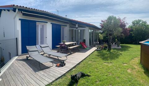 House with pool, between sea and mountain