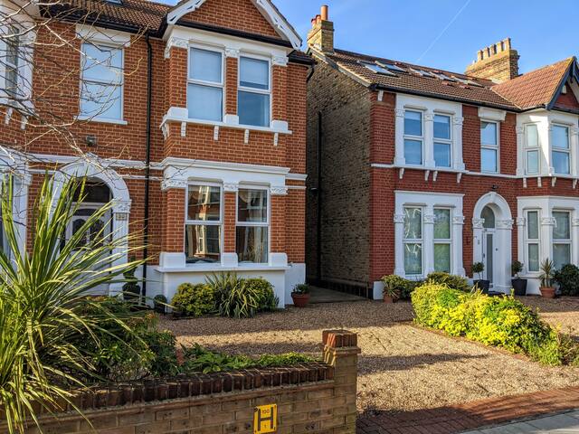 Central London 20 Mins Tranquil. Home from home. gallery image 3