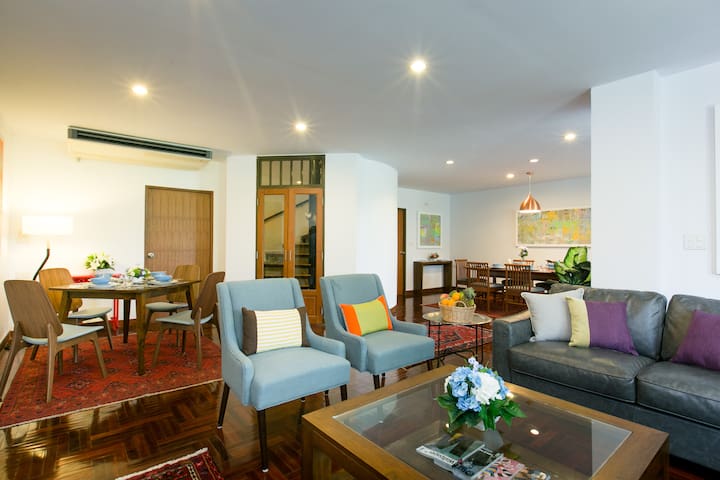 Charming 6 Bedrooms House Central Bangkok gallery image 2