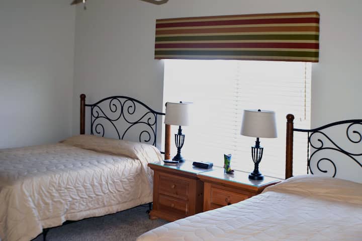 MBR ina vitanda viwili vya malkia.