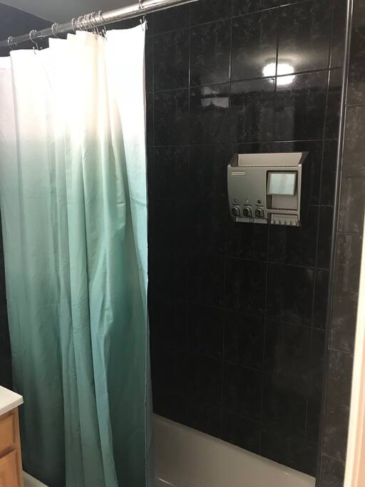 Bathroom with shampoo, conditioner, bodywash and free towels