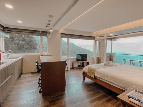 九份【山城逸境】樓上有閒四人房(三面環景窗、獨立樓層、兩張特大雙人床)