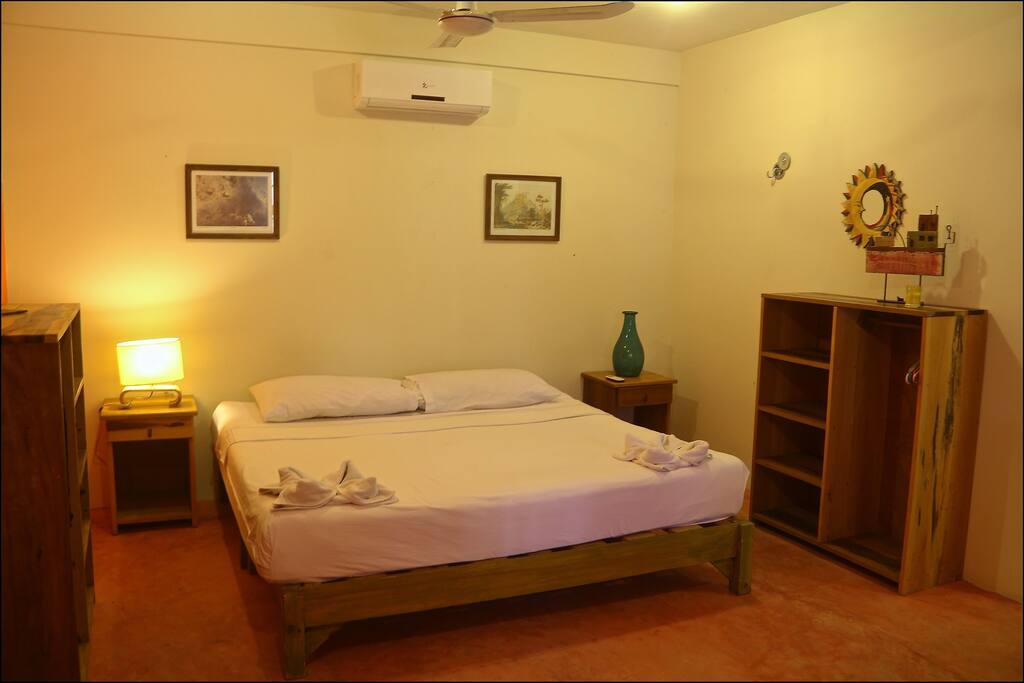 Cama king size y aire acondicionado