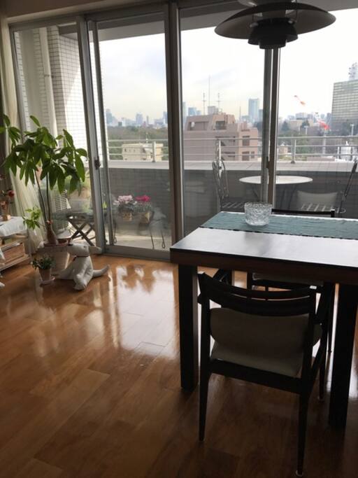 Spacious living room
