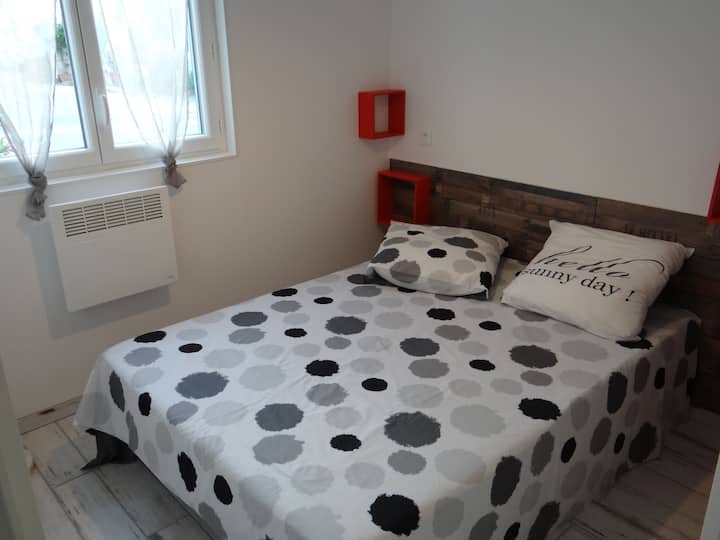 חדר שינה בקומת הקרקע