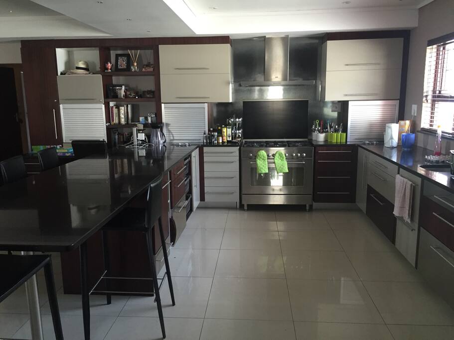 6 plate gas job and electric oven