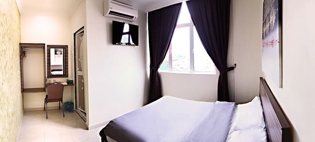 Deluxe Room @ Kwong Meng Hostel . INN