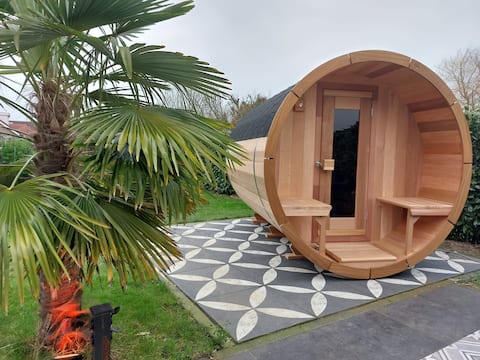 Zeewolde Villa with sauna and Jacuzzi.