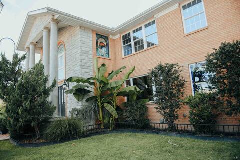 7B/5.5B Home, sleeps 16, ping-pong/arcade/theater