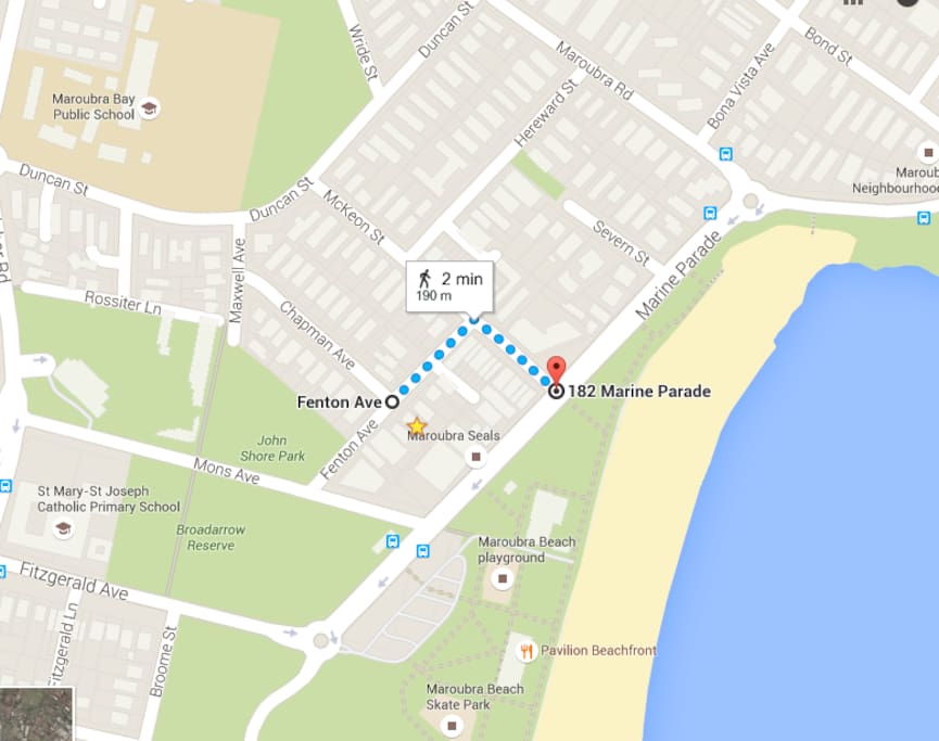 2 mins walk to the beach and bus stops. 1 min walk to cafes.