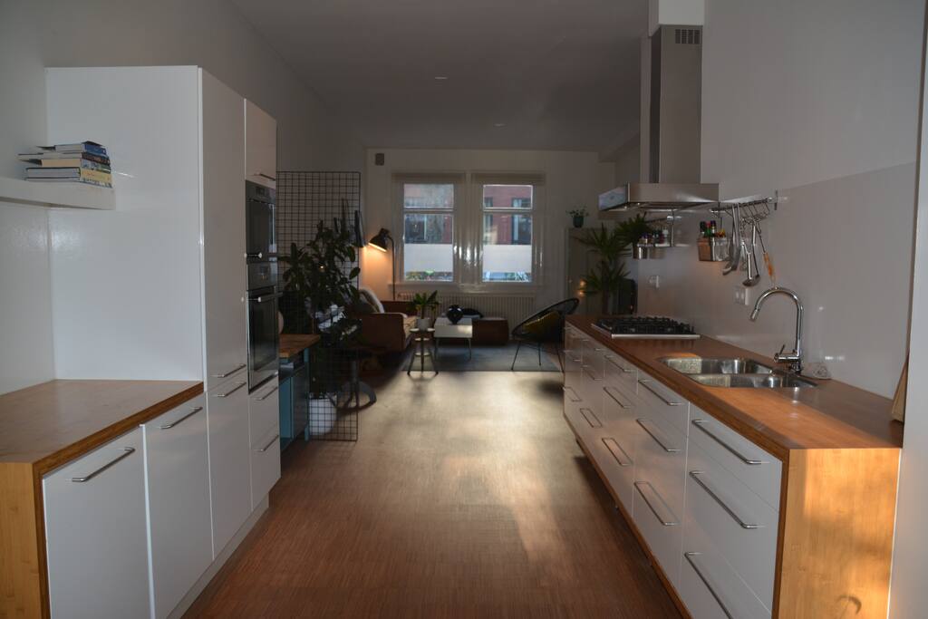 High ceilings and well equipped kitchen