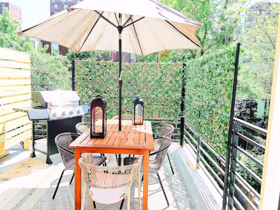 Airbnb Urban Serenity, Harlem Brownstone Duplex w/ Patio