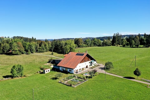 Apartment in an old Neuchâtel farmhouse