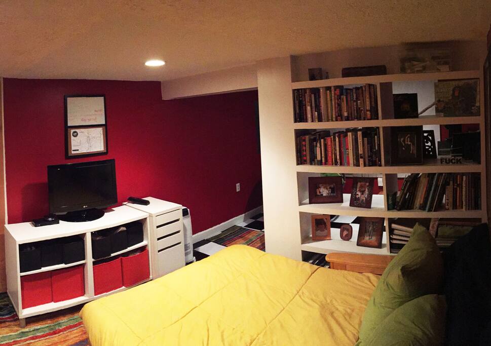 Red Room: Full Size Futon, TV with AppleTV, and plenty of reading material.