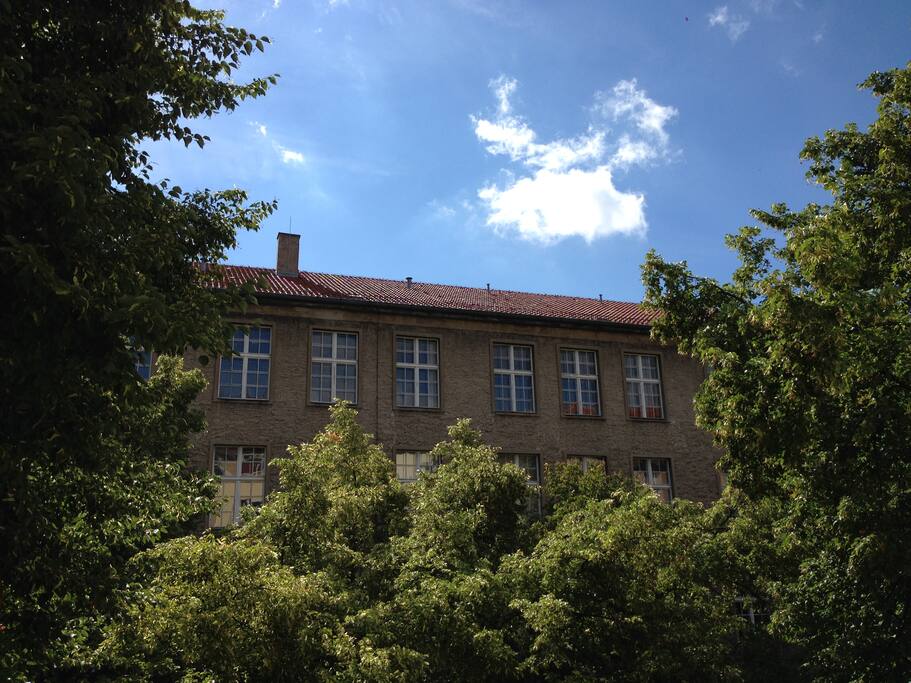 Der Ausblick in die Elbestr. (view)
