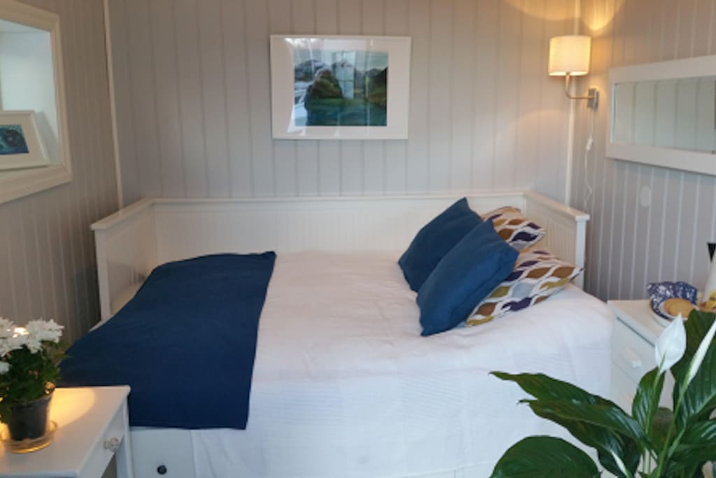 Double bed 160x200 cm