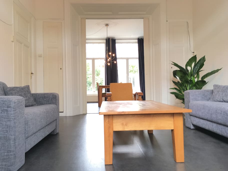 Characteristic ensuite doors and a high ceiling