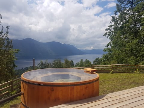 Cozy house with a bathtub and lake view