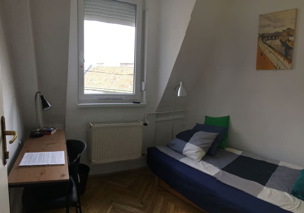 "Harry Potter" suite tiny bedroom