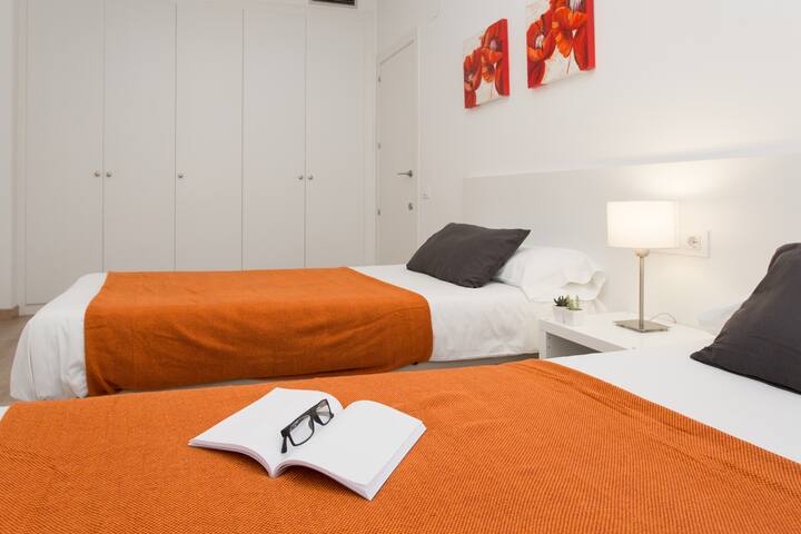 Three Bedroom Duplex Apartment With Terrace Steps From Subway Station in BCN Center gallery image 4