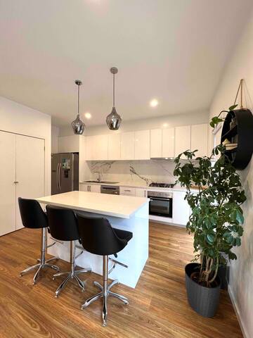 Common fig tree in Sunshine gallery image 3