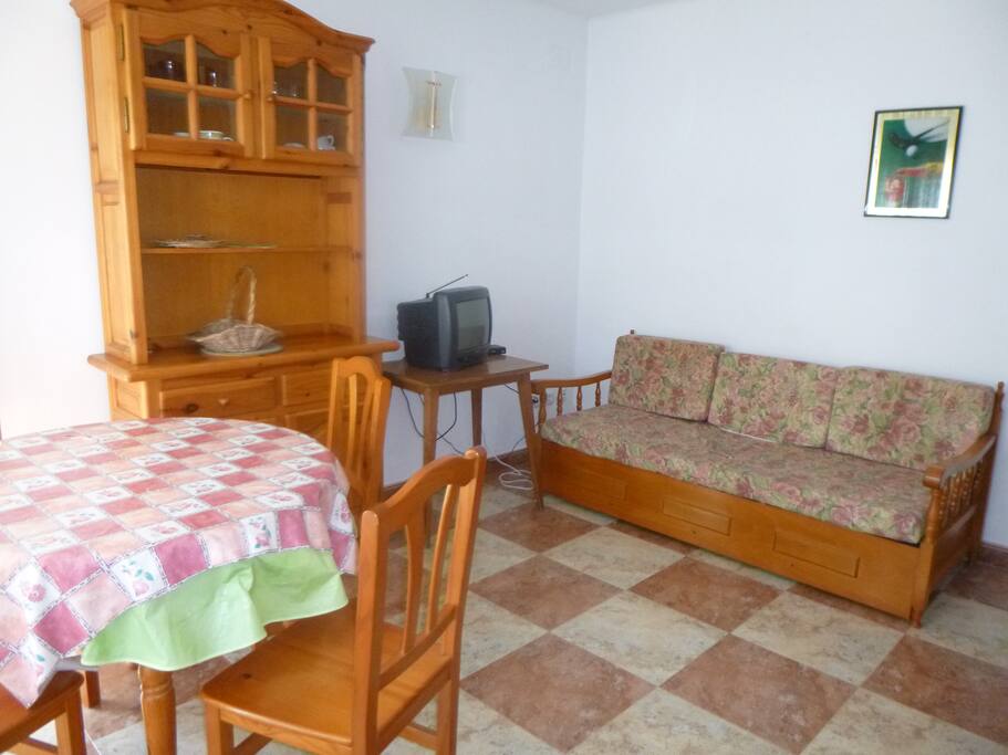 Salón-comedor con sofá-cama