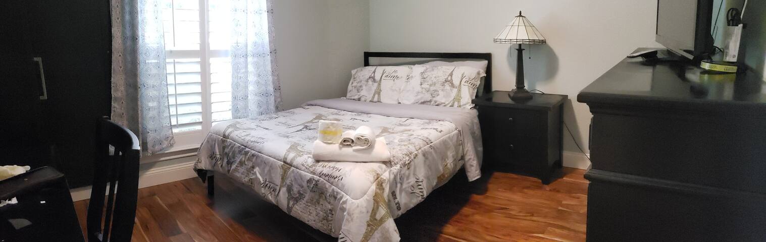 Nice bedroom close to Plano and Frisco HQ.