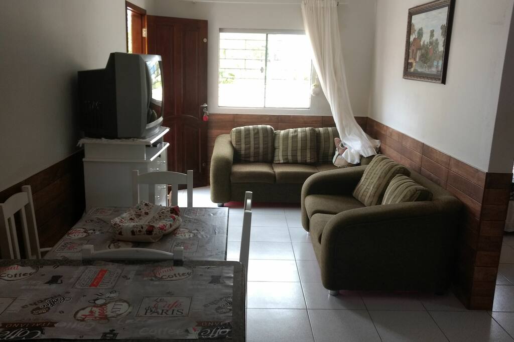 Sala de estar com TV a cabo (todos os canais liberados)