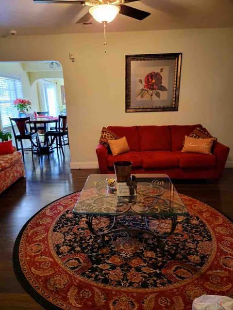 Popular Airbnb listing: Biscayne Garden House in Biscayne Gardens