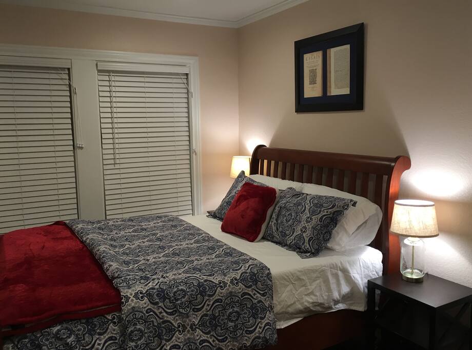 The art above the bed consists of two framed pages from an early edition of the *Essais* by Michel de Montaigne, housed in the National Library of Scotland at the University of Edinburgh.