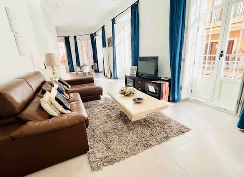 Top Airbnb: Luxury apartment, high ceiling, 3 spacious bedroom in La Merced