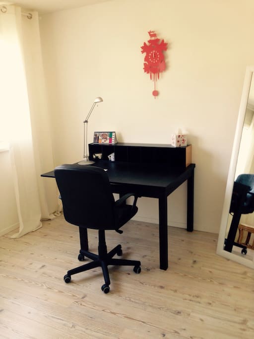 Desk wifi and guides