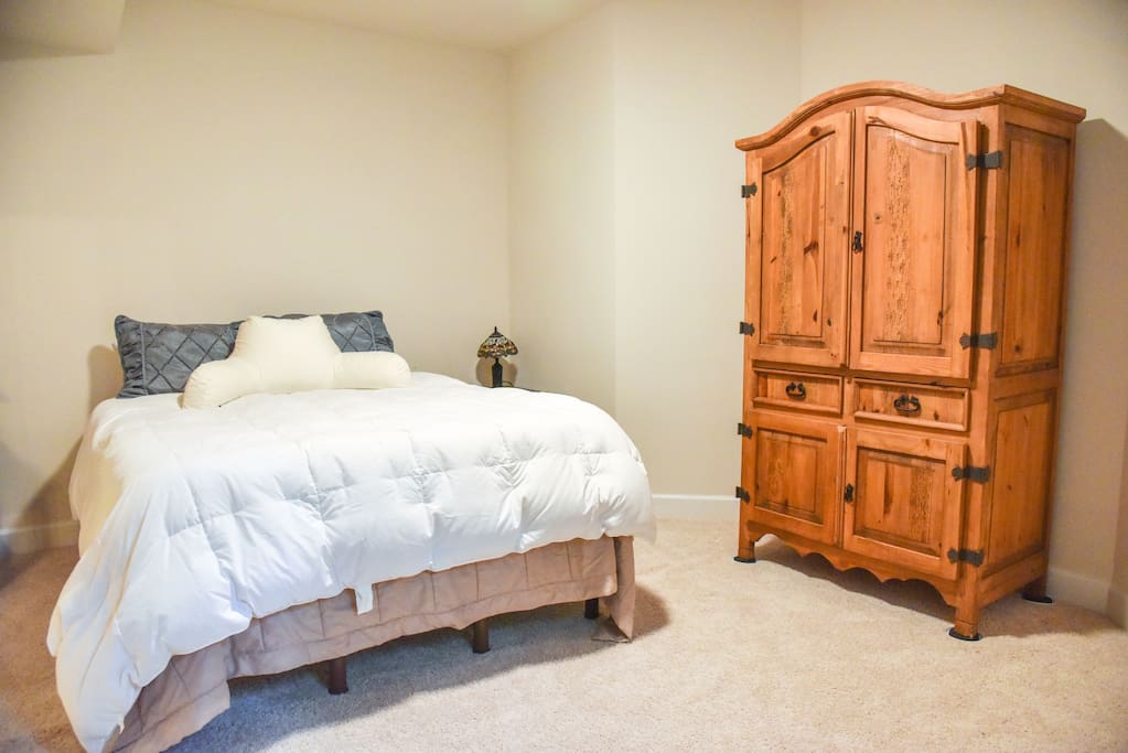Valentine Suite - Bedroom 1 offers a queen bed