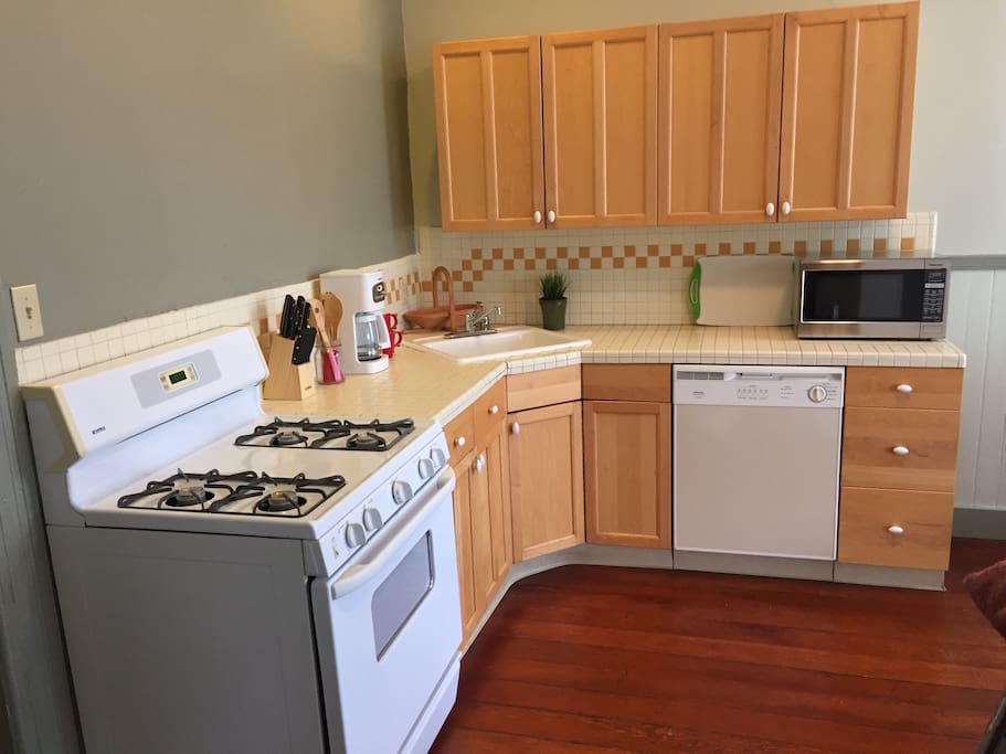 Full kitchen with plenty of cabinet space