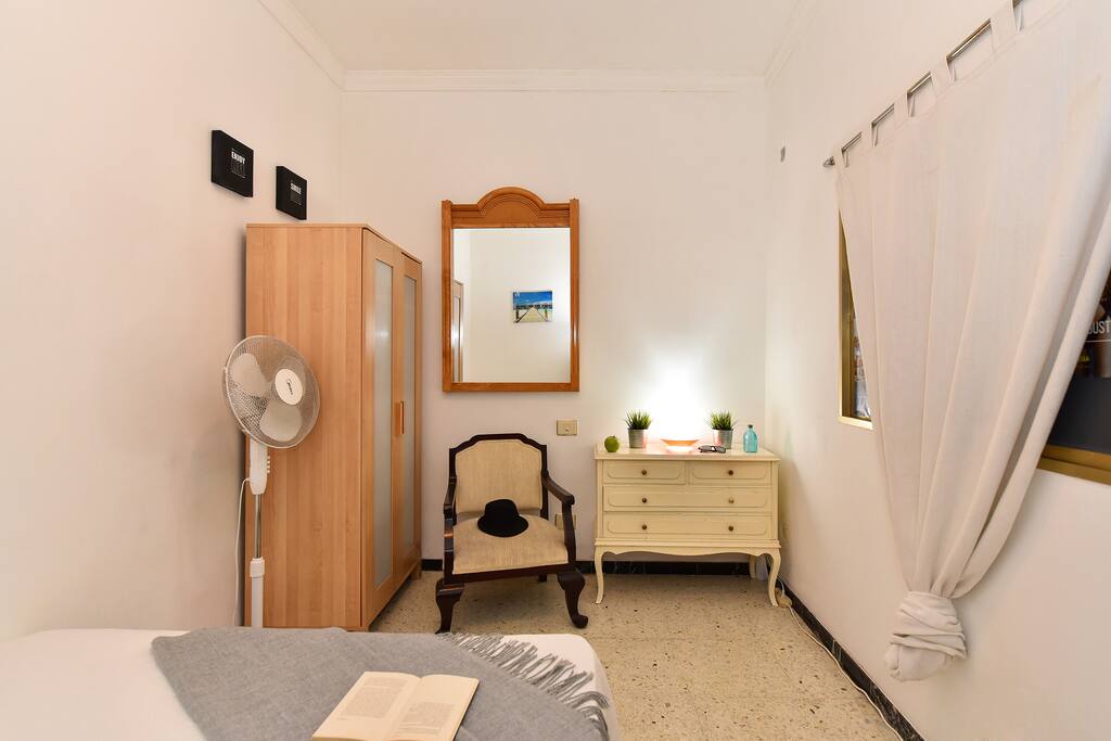 Habitacione doble con armario, espejo, ventilator