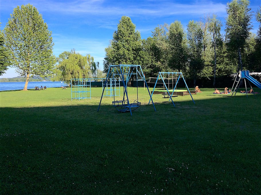 CHILDREN GAMES SPACE