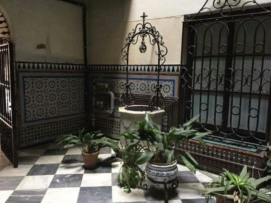 Patio entrada al edificio