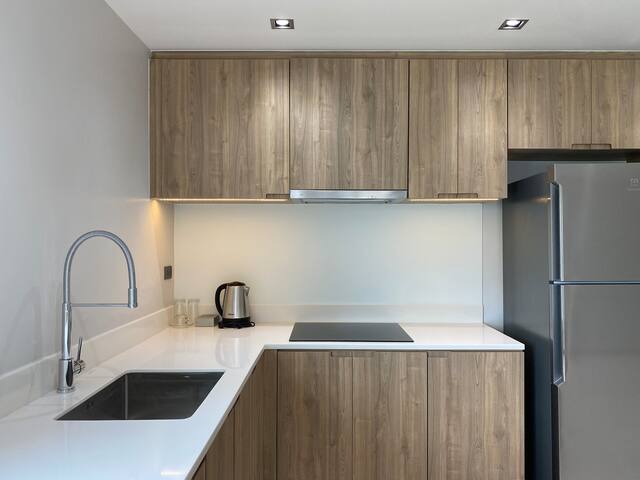 Spacious 2-bed suite with gym and pool gallery image 5