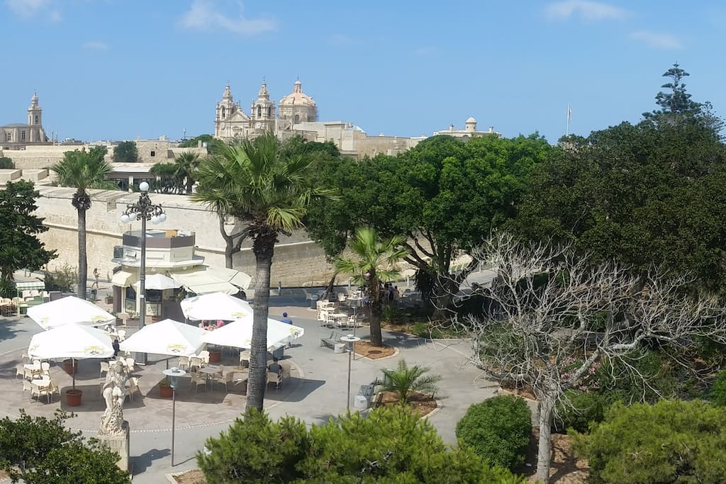 Howard Gardens forms a buffer between Rabat and the silent city of Mdina, and offers plenty of sightseeing and relaxation spots.