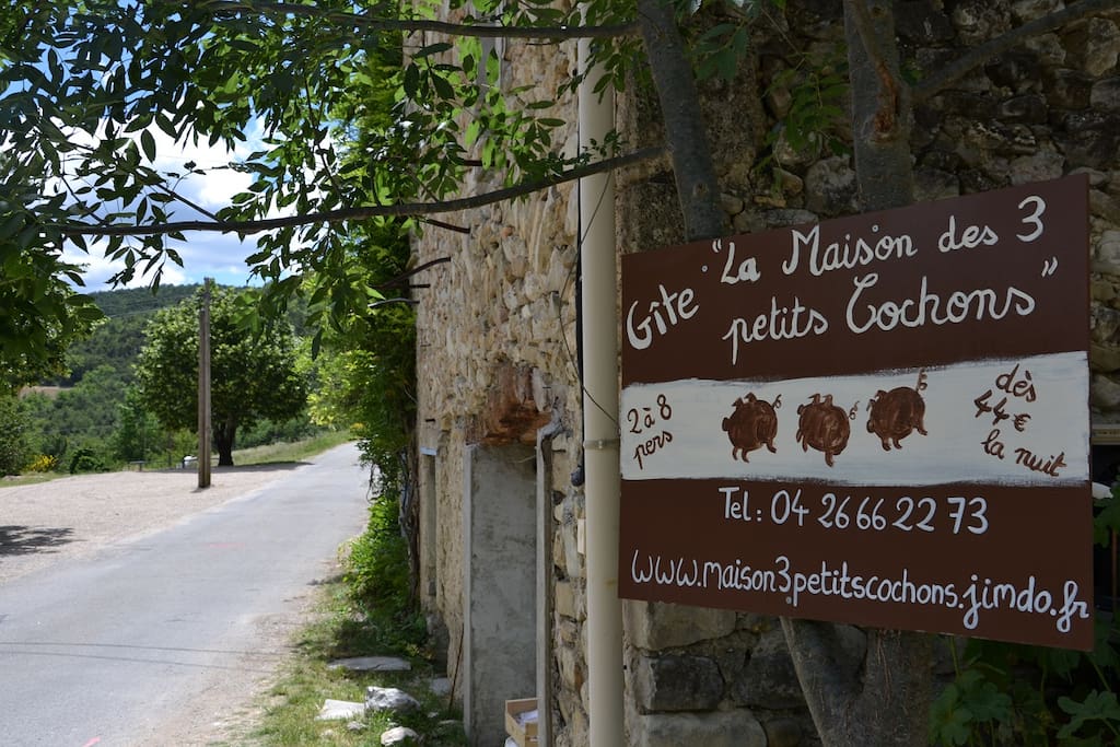 D'une surface de 100m², la location est située à l'entrée des gorges au coeur du PNR des Baronnies