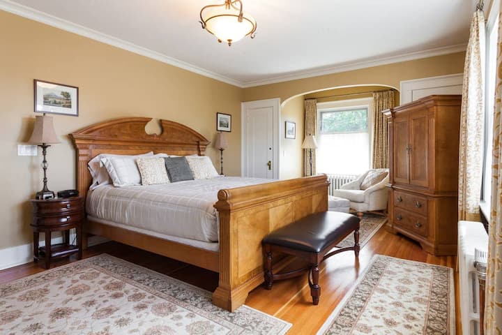 Bedroom 1 (Avalon)    Upper level