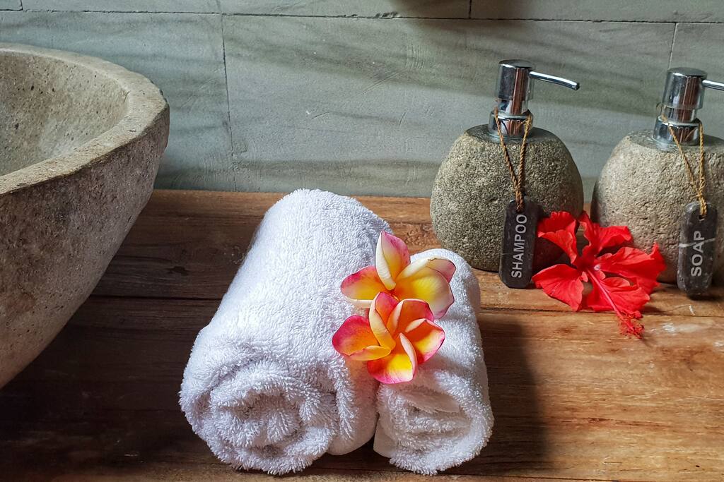 Towels, soap and shampoo are provided