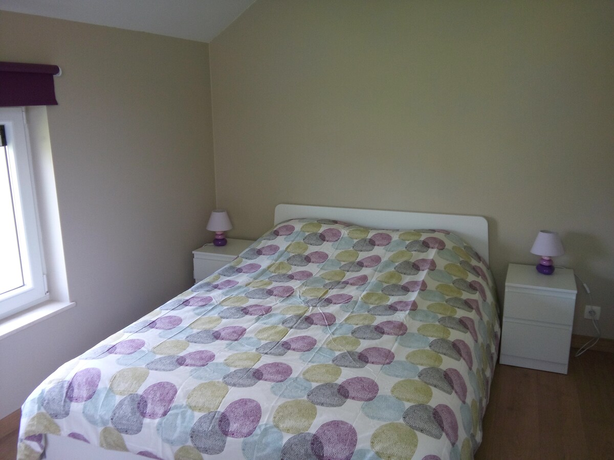 habitación 1. con cama doble y cuna