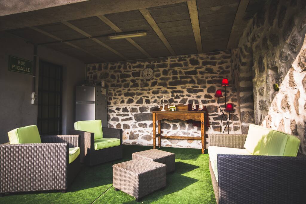 onze lounge om even tot rust te komen en te genieten van een plaatselijk wijntje